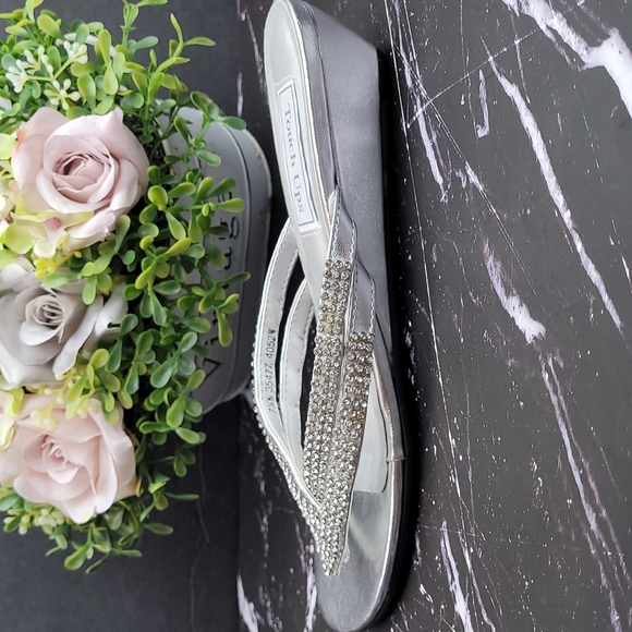 NIB TOUCH UPS SILVER RHINESTONE TANGO WEDGE SANDALS - Picture 6 of 13